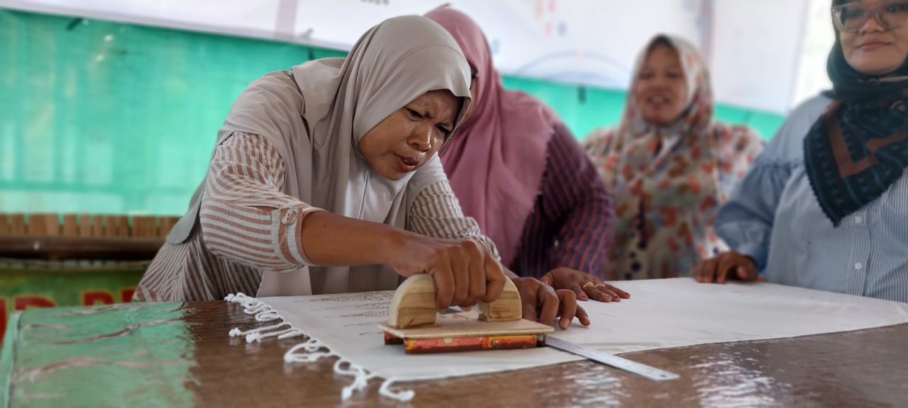 DESAIN DAN TEKNOLOGI UNTUK BATIK